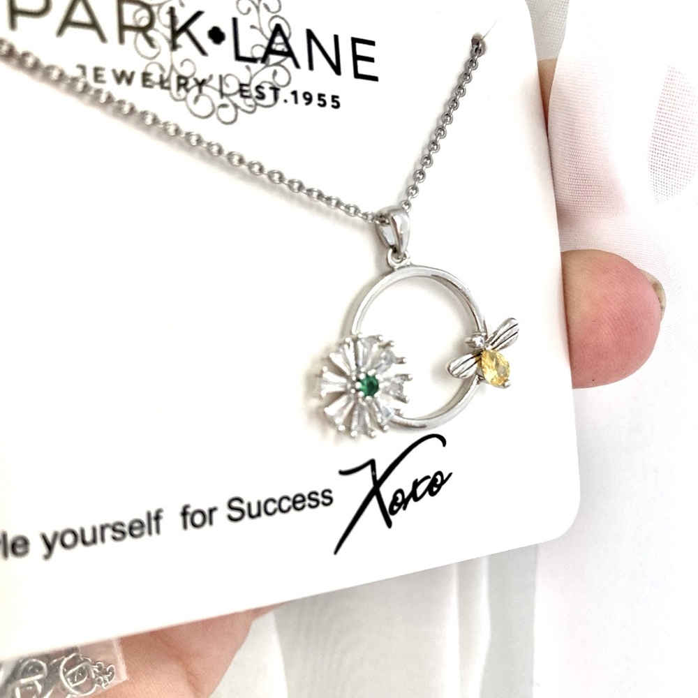 Park Lane “Petunia” Necklace Silver chain with Crystal bumblebee and daisy